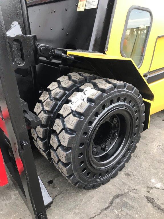 2002 yale forklift with brand new dual pneumatic tires for sale